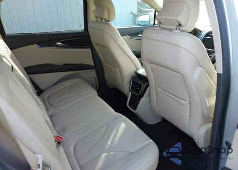 2019 Lincoln Nautilus Select z USA, uszkodzony, nr VIN 2LMPJ6K94KBL32261